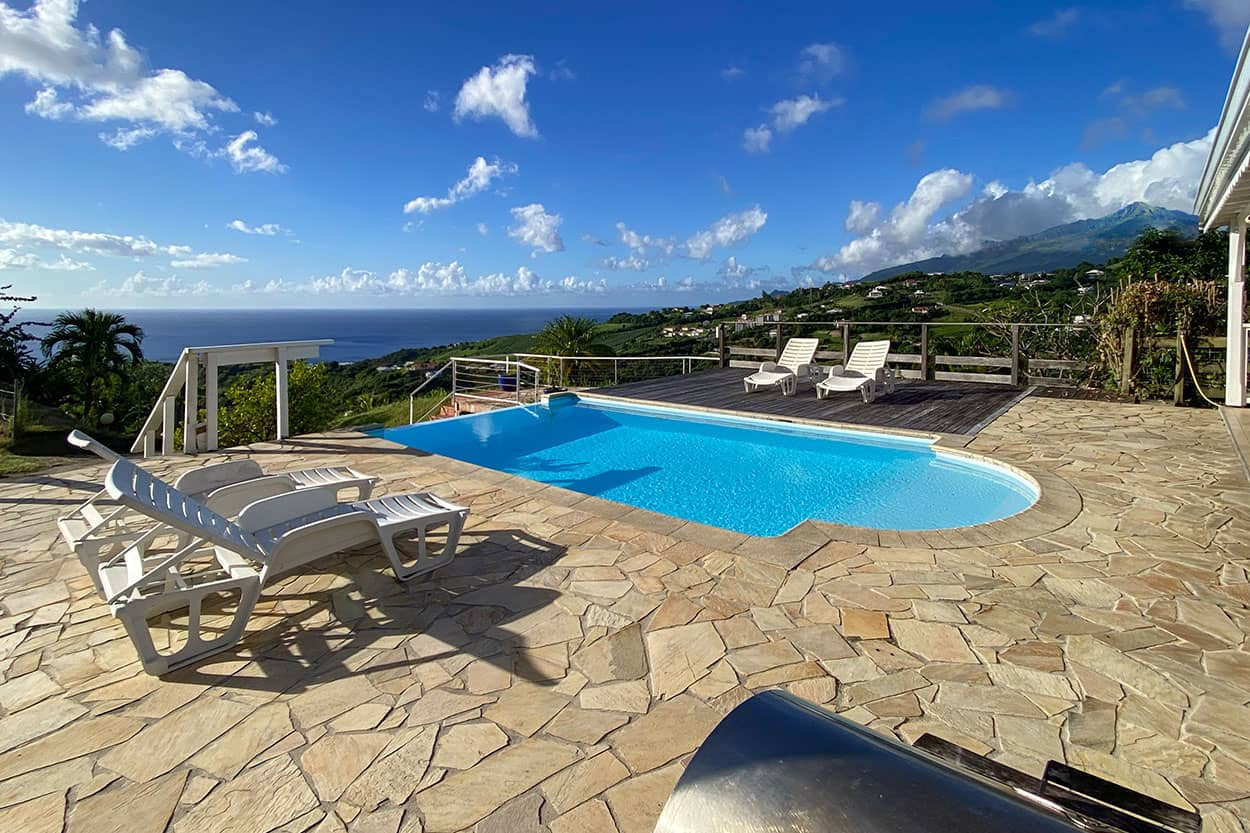 Villa BEL CASE Location Martinique Nord Caraïbe piscine superbes couchers de soleil vue mer le Carbet - La piscine pour vous relaxer,  Montagne Pelée