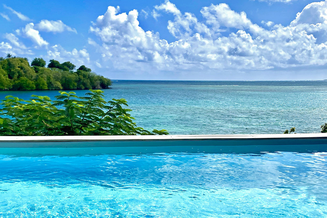 Villa MalyBay luxury rental Martinique le Robert seaside pool - Vue sur la grand bleue