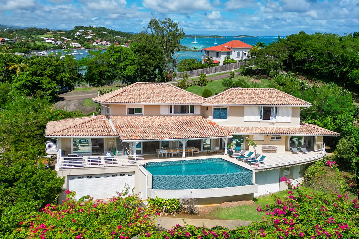 The beautiful luxury villa Rental Martinique le Cap Est Pontoon swimming pool sea view 5 Ch - La Belle villa de Luxe