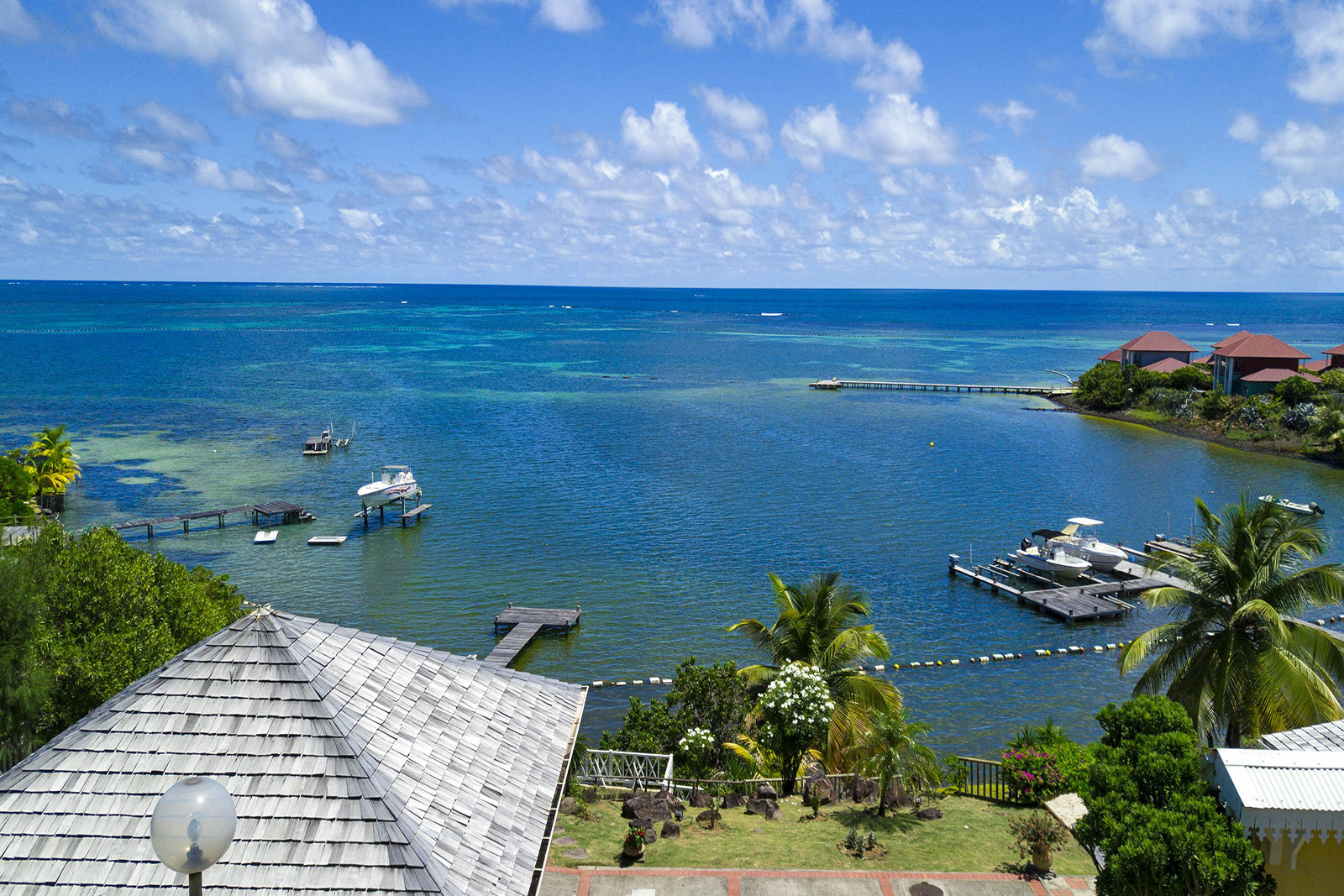CAP SOLEIL et MER location Villa de luxe Martinique le Cap Est ponton - La superbe vue sur la mer turquoise