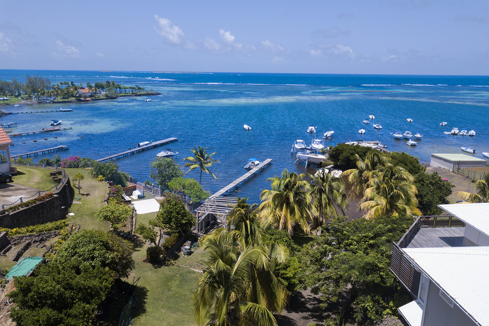 KAZ à CANOT location villa Martinique Le François vue mer piscine location de vacances