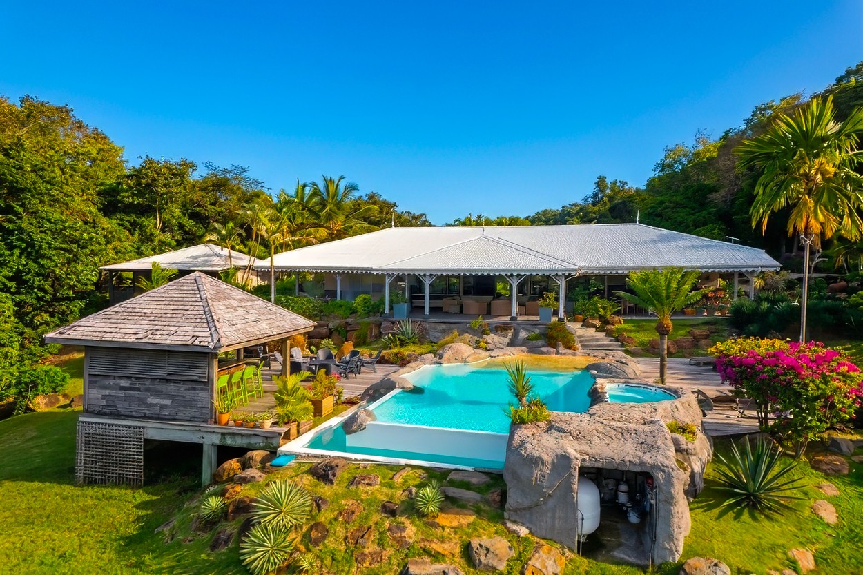 Villa Caroline charme et luxe Location Martinique 1 bungalows 5 ch 10 p - Bienvenue à la villa Caroline