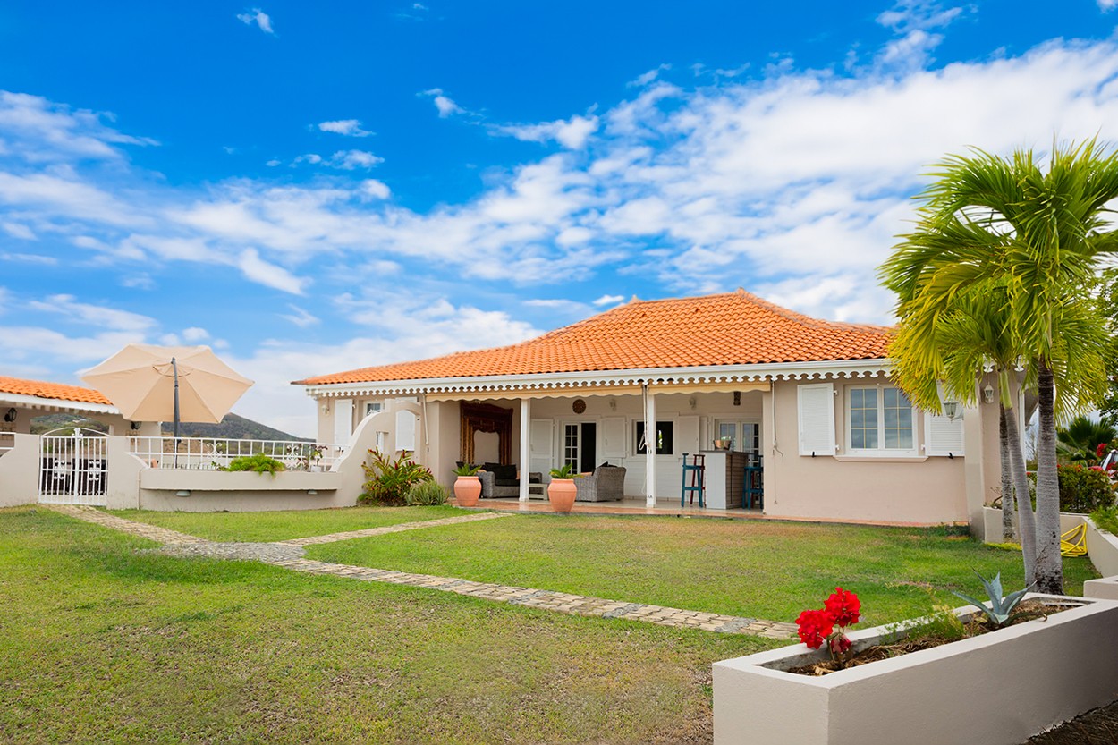 GUSTAVIA Location villa Martinique Cap Est vue mer piscine - 