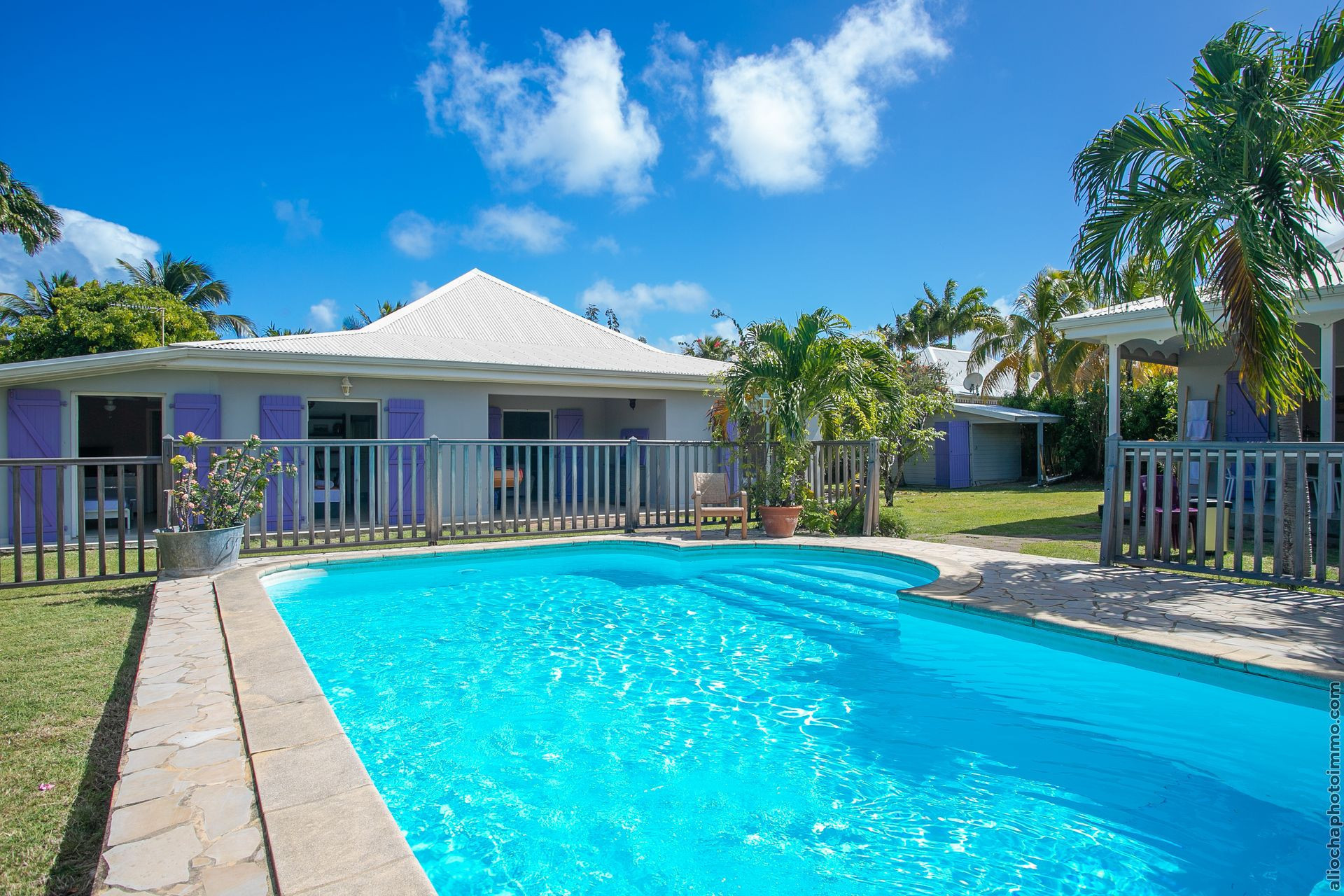 PRUNE + Bungalow  Location Villa de luxe Martinique pour 14 personnes piscine Cap Est - 