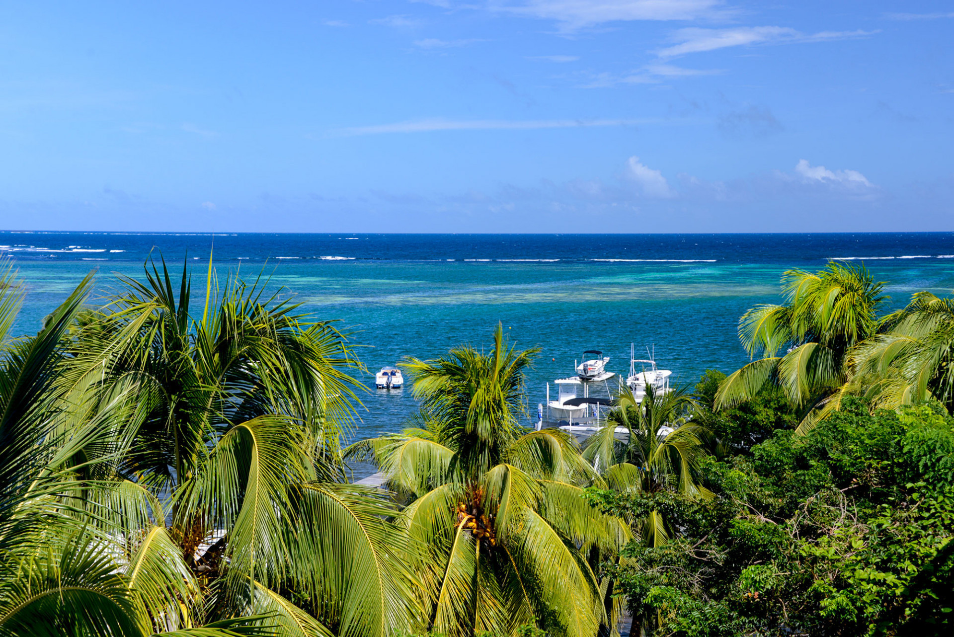 KAZ à CANOT location villa Martinique Le François vue mer piscine location de vacances