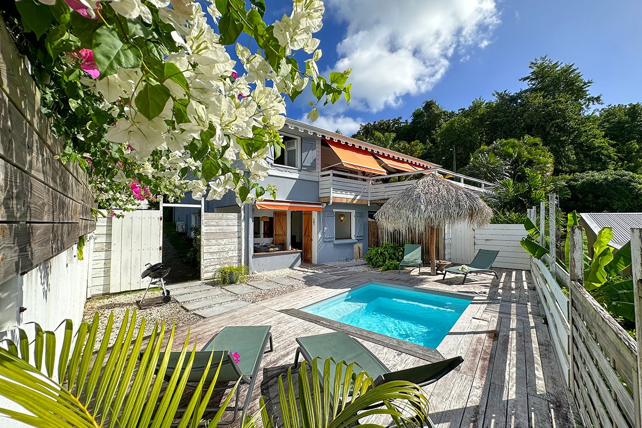 KAY TELLINE location Martinique Trinité joli T3 piscine  vue mer - L'appartement en bas de la villa