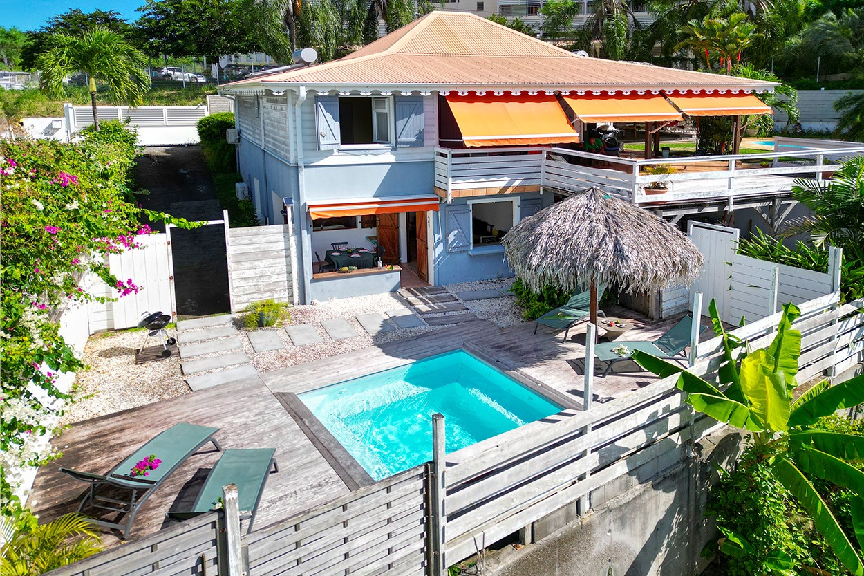 KAY TELLINE location Martinique Trinité joli T3 piscine  vue mer - Bas de villa jolie villa créole