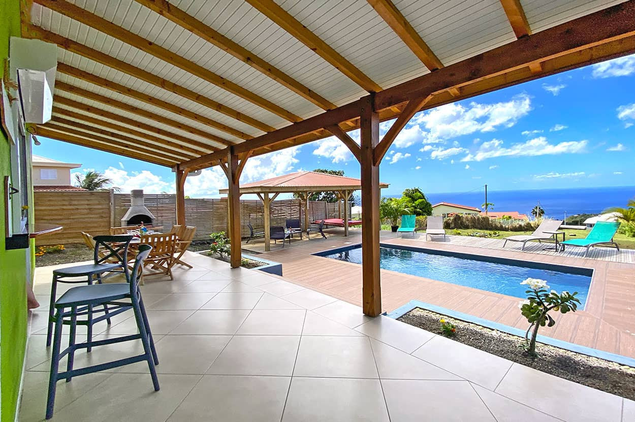 KAZ BELLE VUE Location villa Martinique vue mer piscine le Carbet PMR