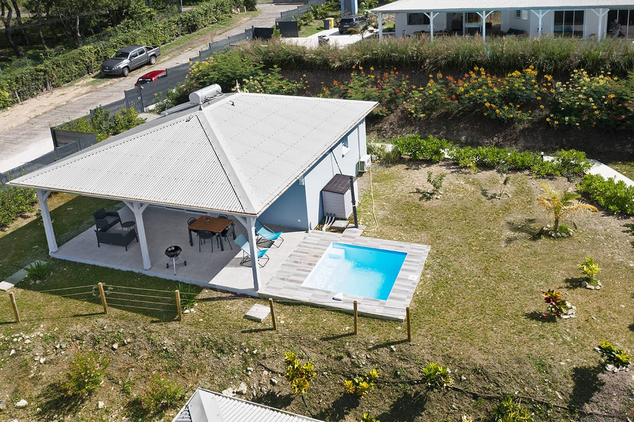 Bungalow PMR BLEU CARAIBES location Martinique T2 le Diamant piscine