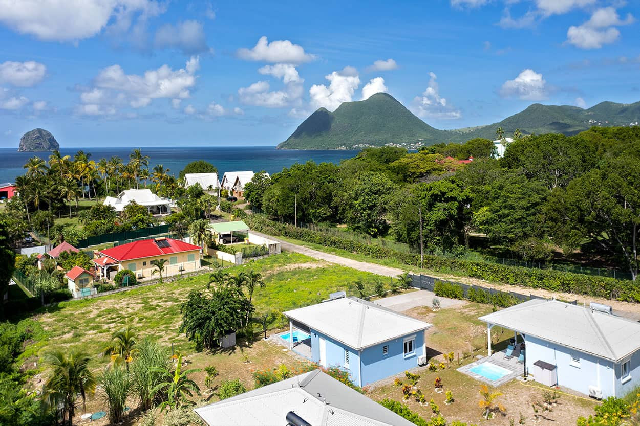 House T2 PMR BLEU CARAIBES rental Martinique le Diamant pool - Superbe bi-ungalow au Diamant