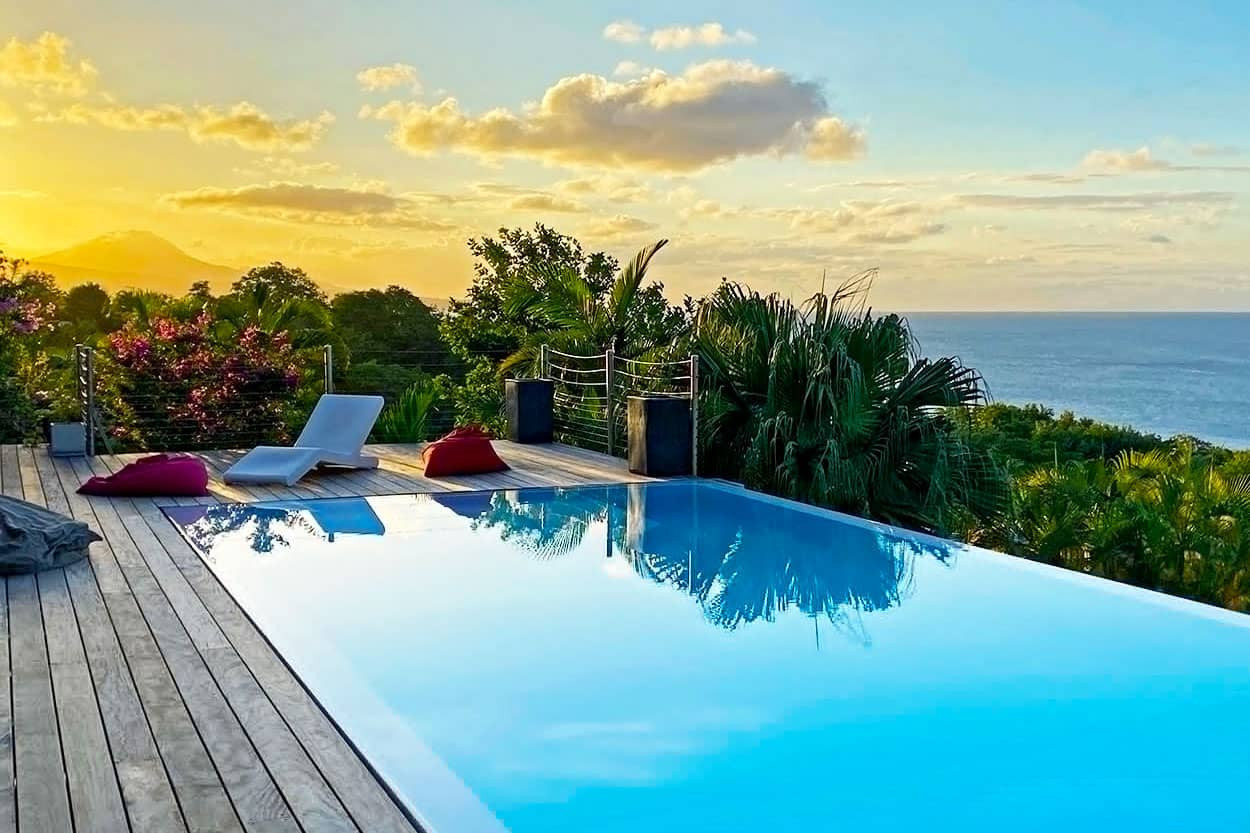 The superb Villa du Surf, swimming pool with sea view, beach at 50m, Martinique Tartane - Coucher de soleil sur la montagne Pelée
