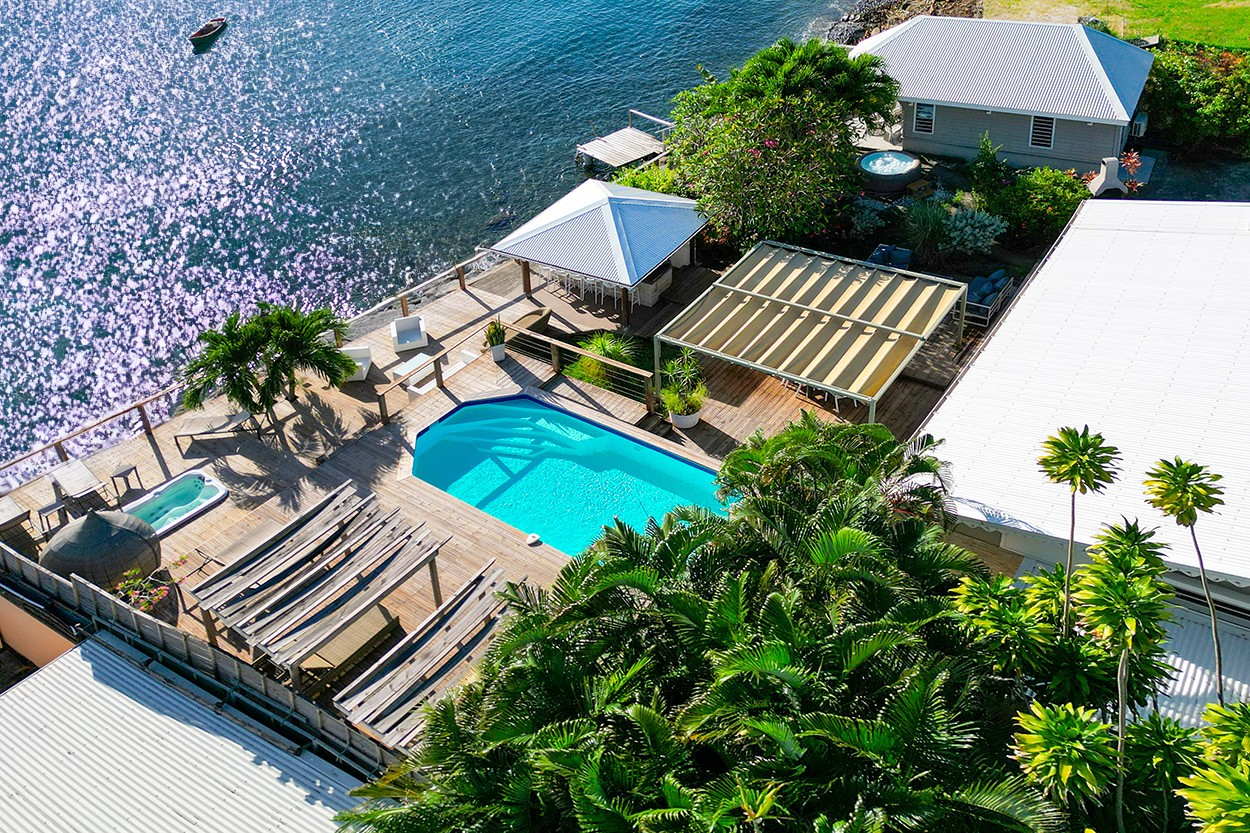 VAIANA location grande Villa Saint-Pierre bord de mer Nord Caraïbe Martinique SPA piscine - Bienvenue à Vaiana