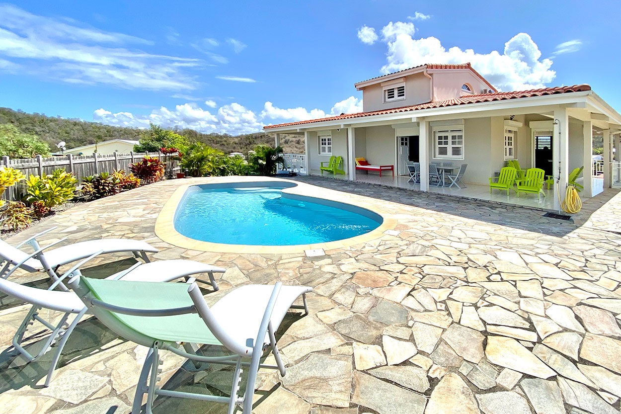 Location villa piscine sable blanc en famille martinique