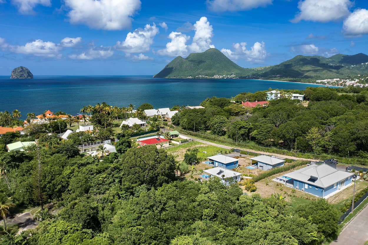 House T2 PMR BLEU CARAIBES rental Martinique le Diamant pool holiday