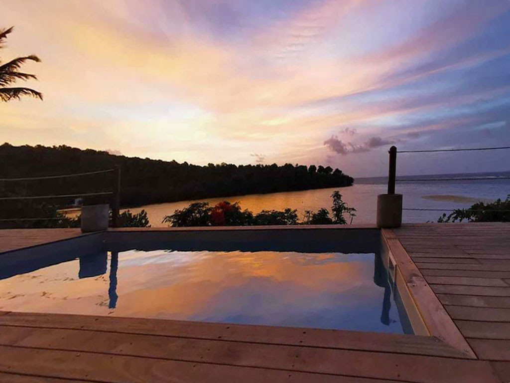 Location villa piscine bord de mer Martinique