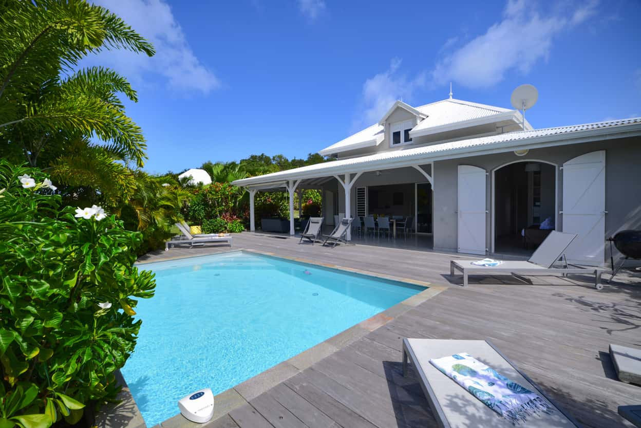 Palmiers Campagne 1J location villa de luxe Martinique le Vauclin piscine - La piscine vue sur la campagne