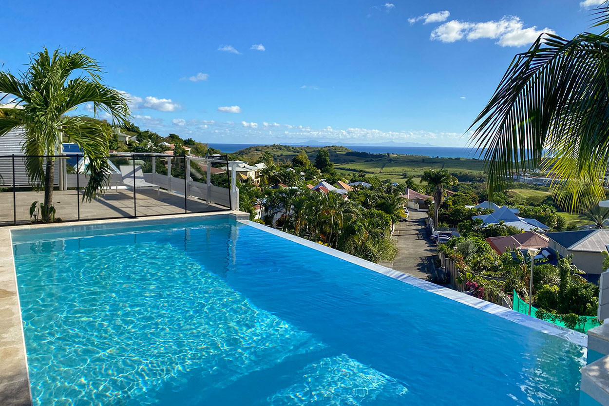 location villa piscine vue mer Martinique