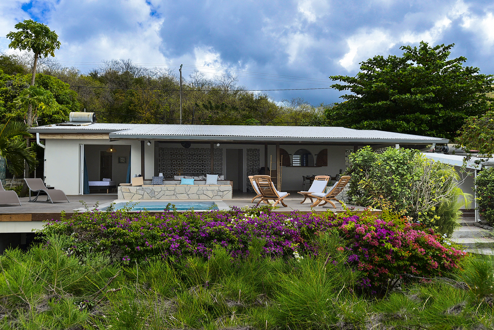 Villa SAINTE PHILOMENE Location Martinique 10 P. sur la plage à Saint