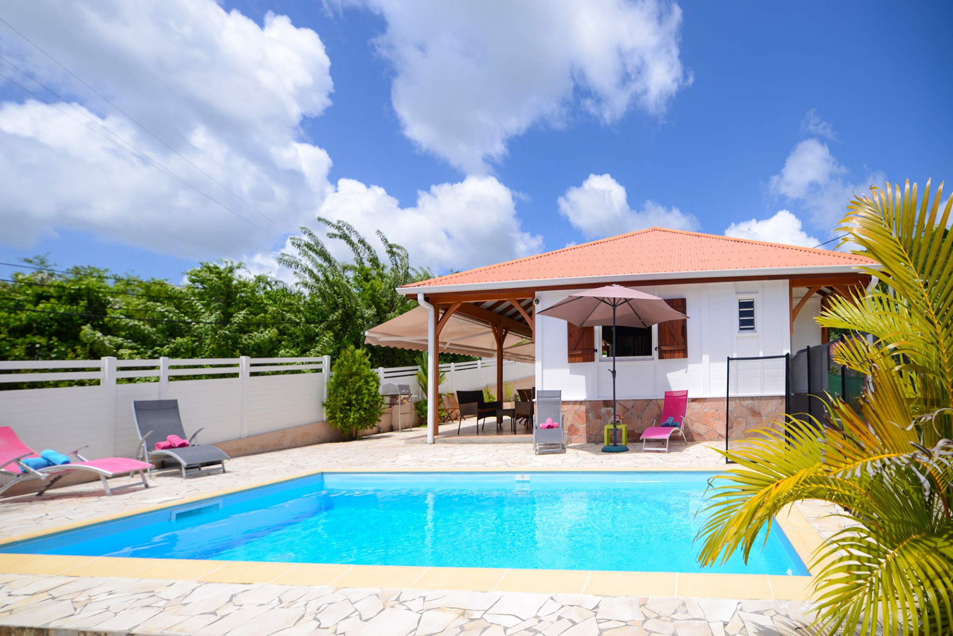 Villa SOHA Location Martinique le Diamant avec piscine et jardin - Bienvenue à la Villa Soha