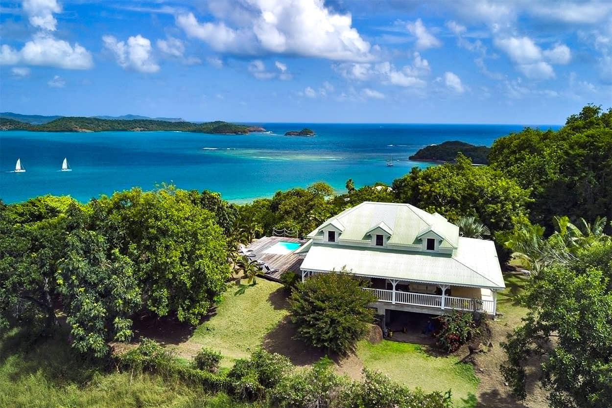 La Villa Blanche du Robert location  Martinique grand parc piscine vue mer et ponton - Un coin de paradis au dessus de l'îlet Madame, fonds blancs du RObert