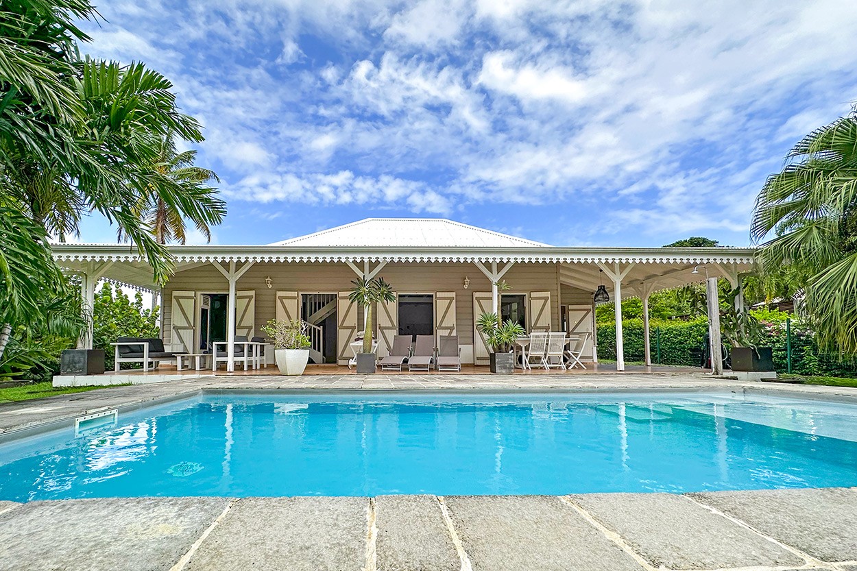 Villa Les PALMIERS ROYAUX Location Martinique piscine  jardin le Cap Est - Les Palmiers Royaux