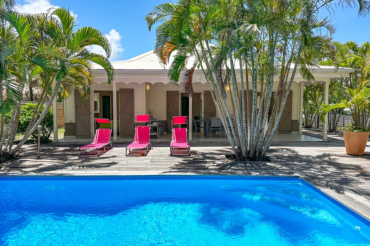 OASIS location Villa de charme 3 Ch. piscine Le Cap Est Le François Martinique - Sous les palmiers