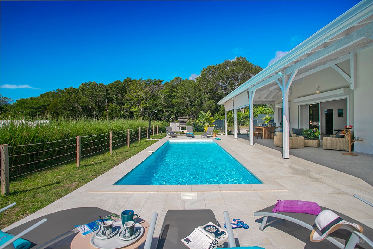 BLEU CARAIBES Rental Villa PMR de luxury Martinique le Diamant Pool - Bienvenue à Bleu Horizon