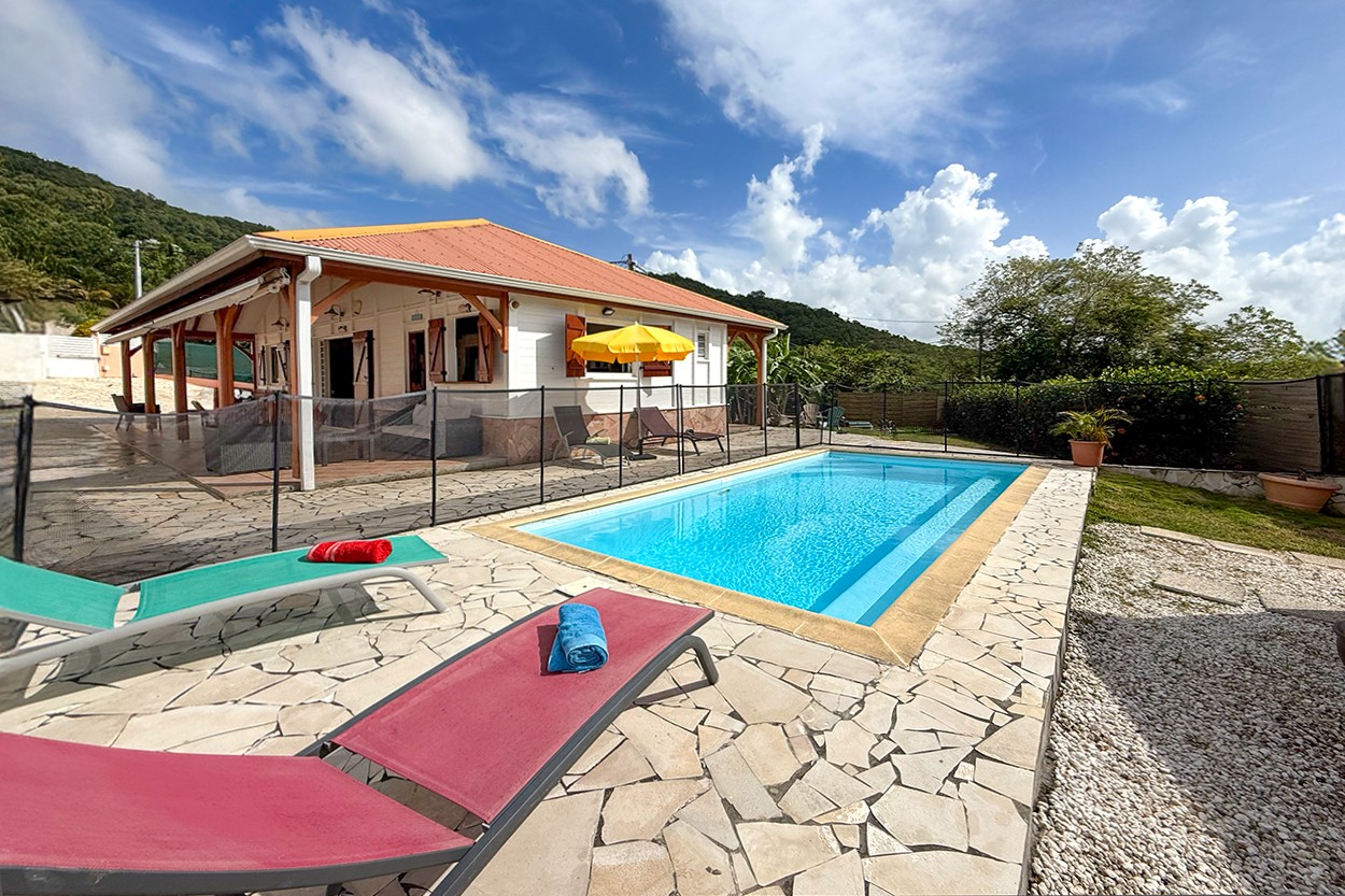 Villa SOHA Location Martinique le Diamant avec piscine et jardin - Bienvenue à la Villa Soha