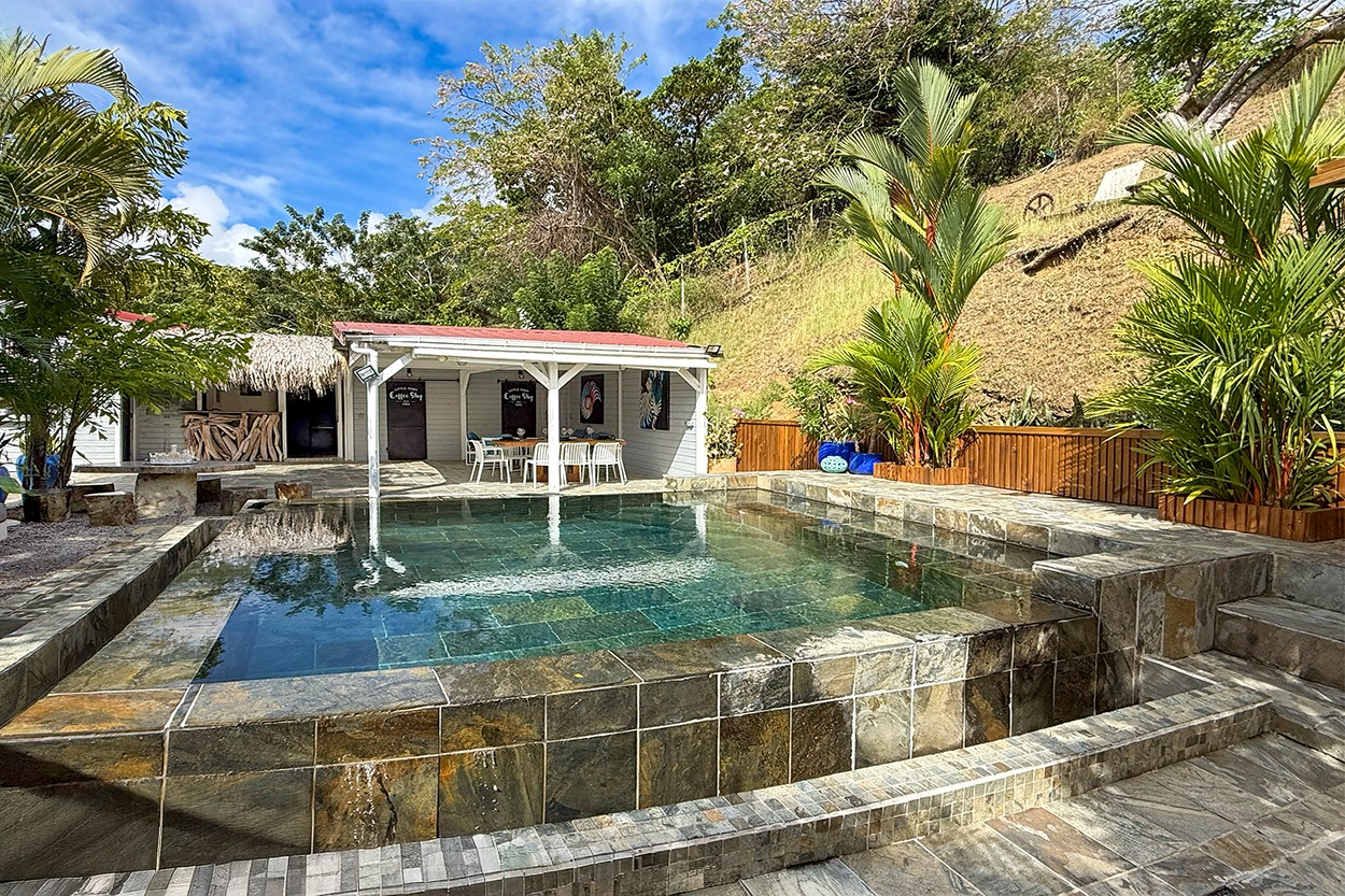 Bungalow de charme location Martinique piscine débordement - Bienvenue au François