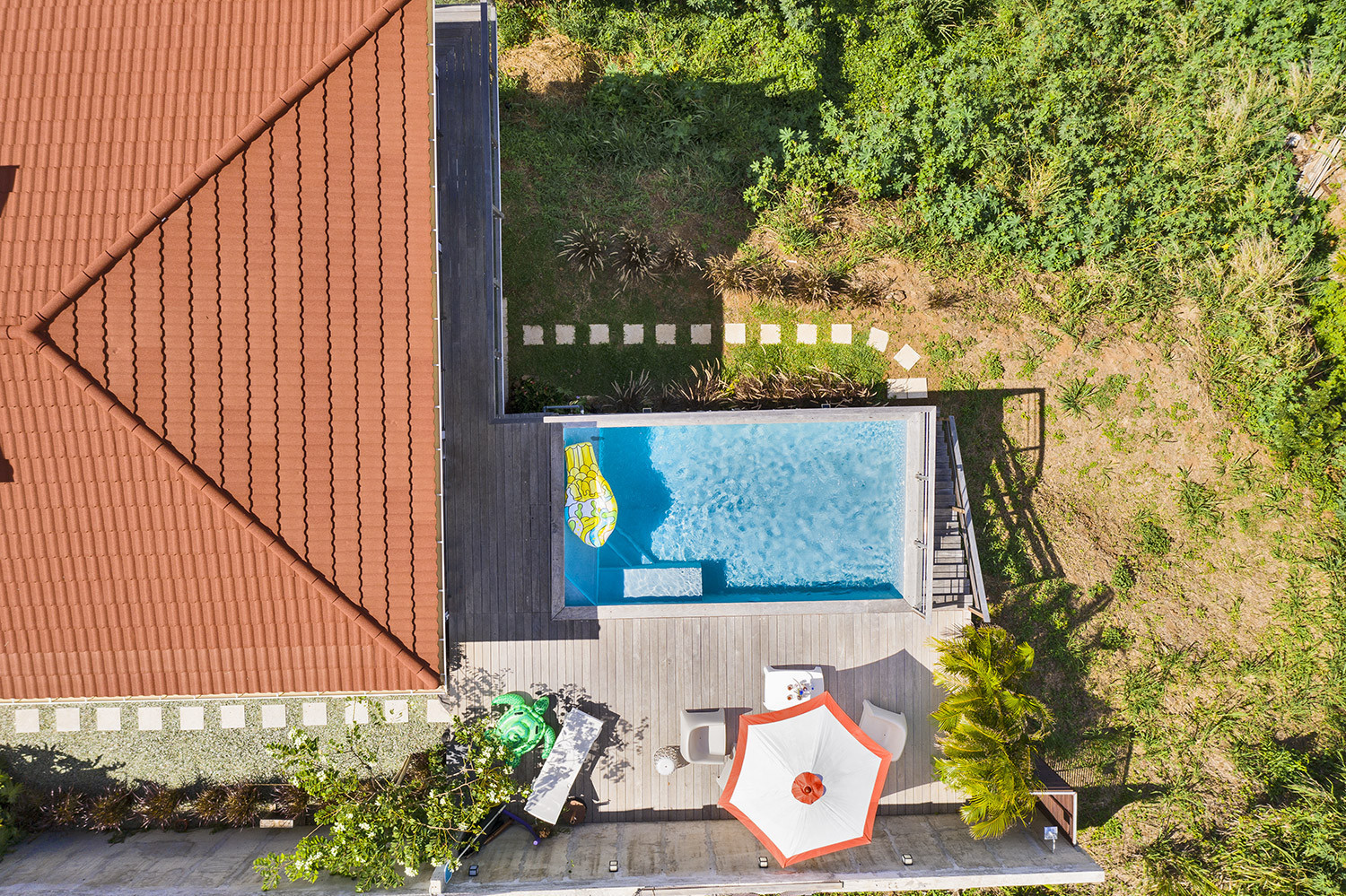 Vue aérienne de la piscine L'Ylo