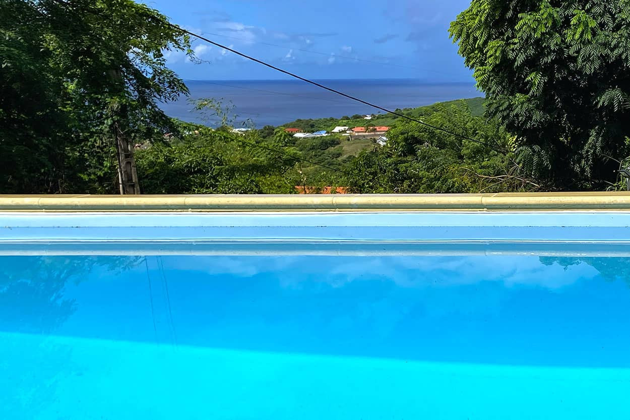 location-Piscine-vue mer le carbet Martinique