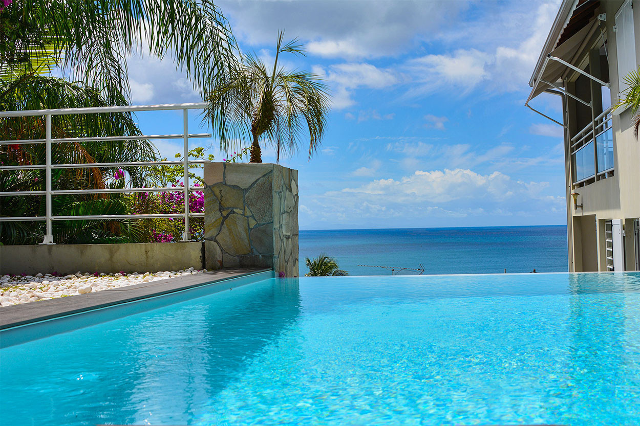 GRAND VOILE condo le Diamant location de luxe Martinique piscine vue mer location de vacances