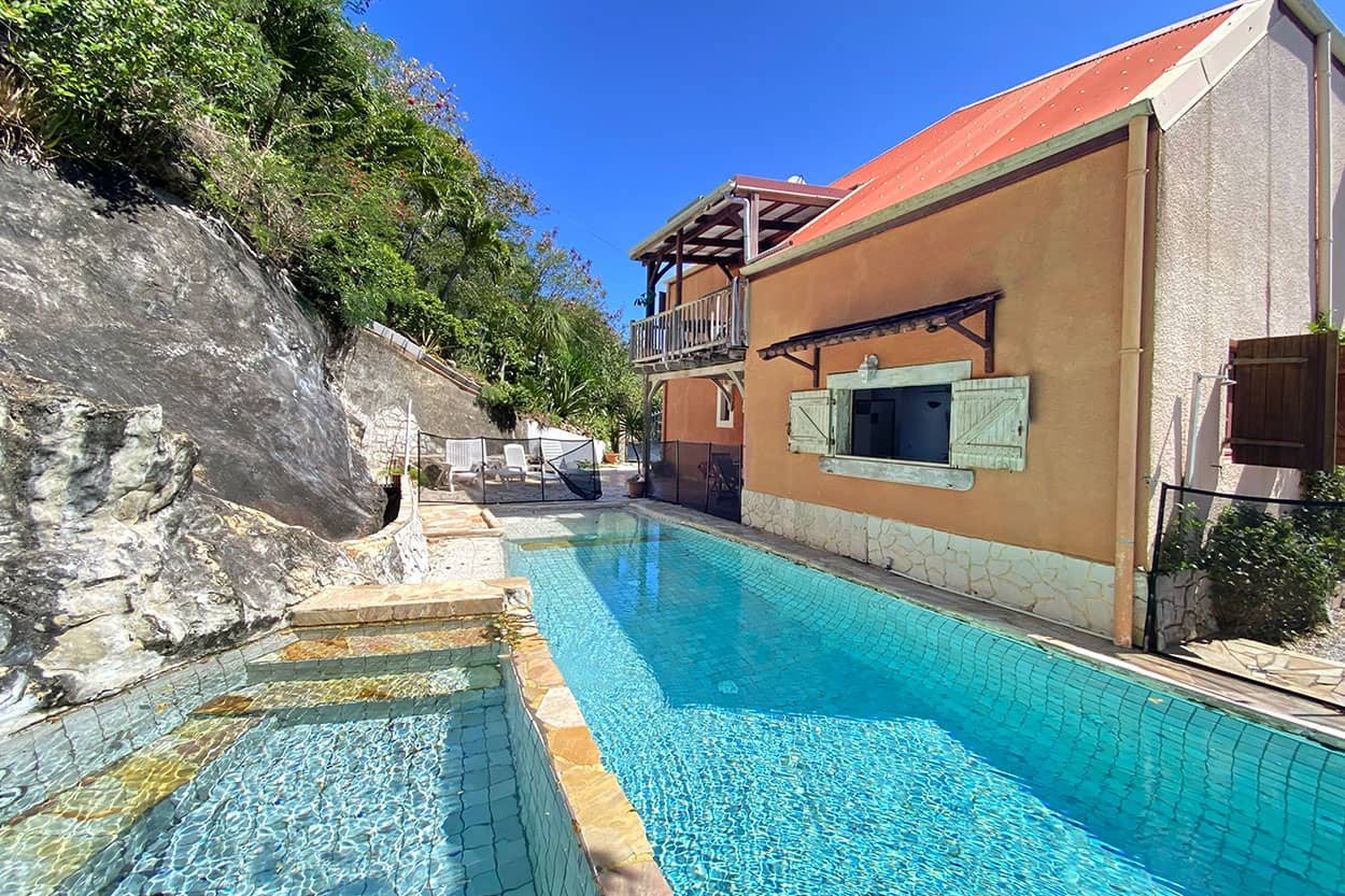 REFUGE des OISEAUX location maison paisible Martinique piscine près des plages de Sainte-Anne - Une maison aux couleurs des Antilles