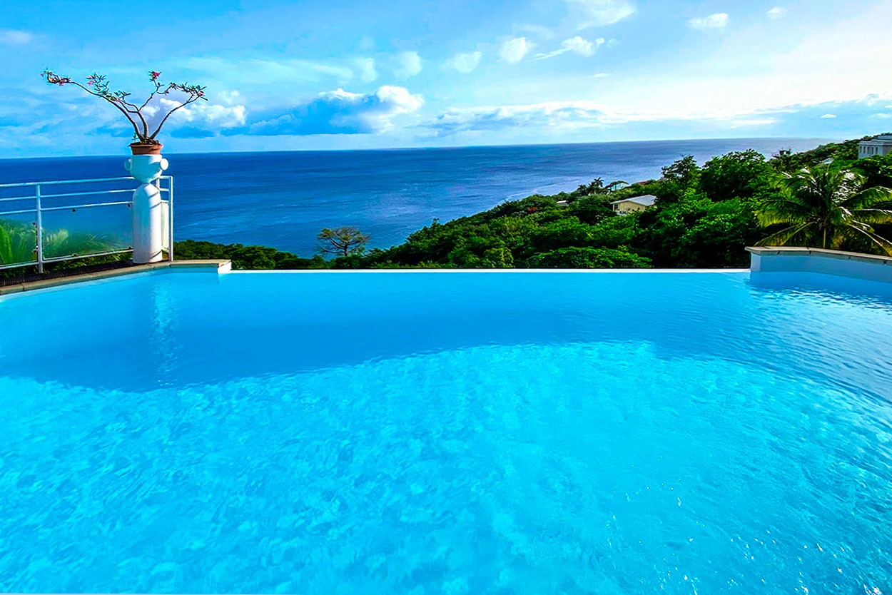 Villa + Studio VUE CARAIBES location Martinique  4 chambres Case Pilote piscine vue mer - Piscine à débordement vue mer