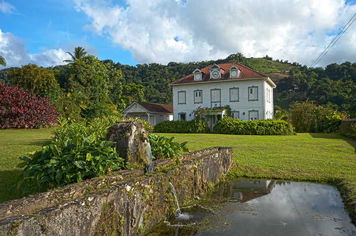 La Maison du Géreur location villa de prestige Saint Pierre Martinique - La maison du Géreur et sa fontaine