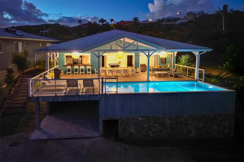 Location Martinique 31 couchages vue mer piscines