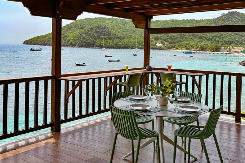 La vue sur le ponton et l'église