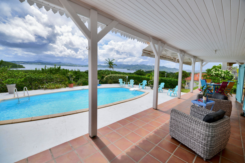 Villa e-à louer au robert Blakeana