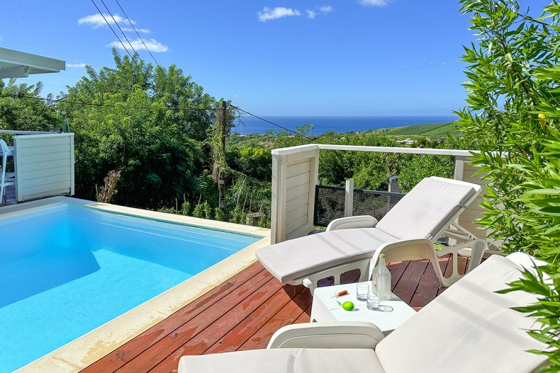 location bungalow carbet Piscine vue mer Martinique