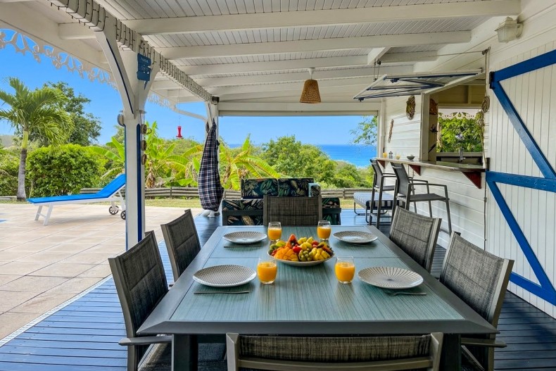 Villa bleu nature Tartane Martinique table vue mer