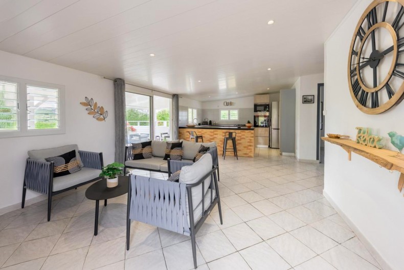 Bungalow sainte anne avec piscine salon