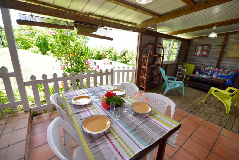 La terrasse et le salon