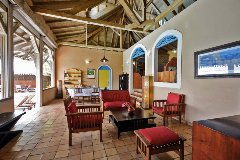 villa citronnelle salon sous charpente