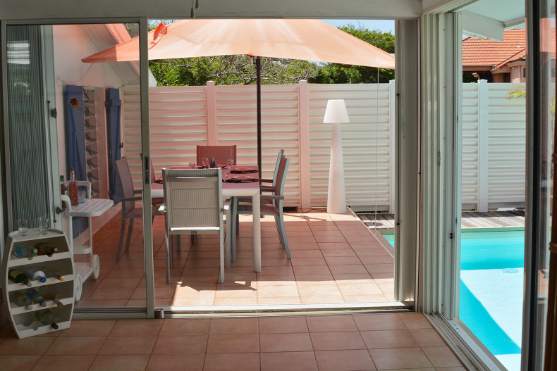 KAZ à CANOT location villa Martinique Le François vue mer piscine location de vacances