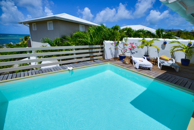 KAZ à CANOT location villa Martinique Le François vue mer piscine location de vacances