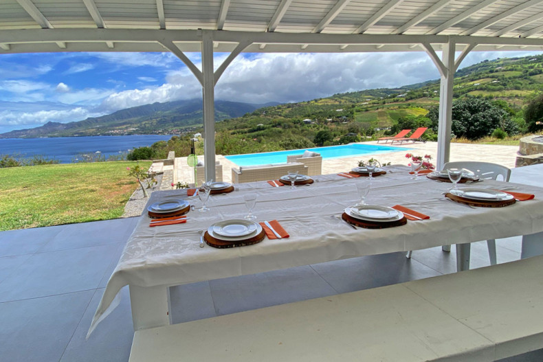 Salle à manger sur la terrasse