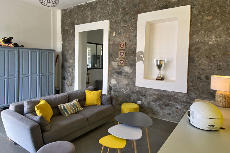 Le petit salon à l'entrée de la villa