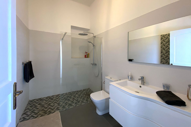 Salle d'eau chambre 2