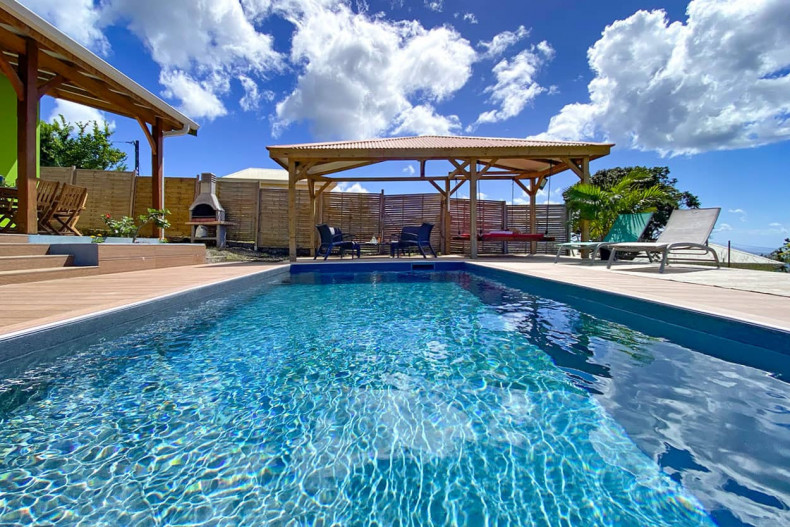KAZ BELLE VUE Location villa Martinique vue mer piscine le Carbet PMR