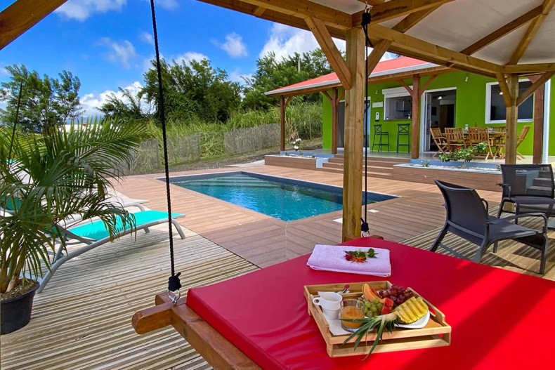 KAZ BELLE VUE Location villa Martinique vue mer piscine le Carbet PMR